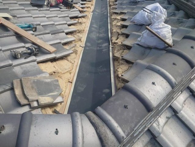 加古川市で新しい谷板金の設置